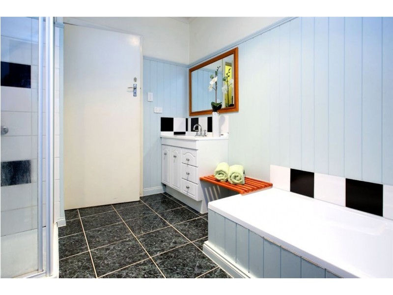 23 Errey Street, Camp Hill QLD 4152