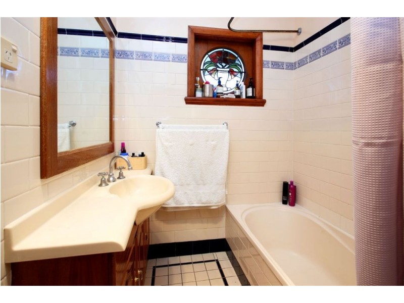 24 Burrai Street, Morningside QLD 4170