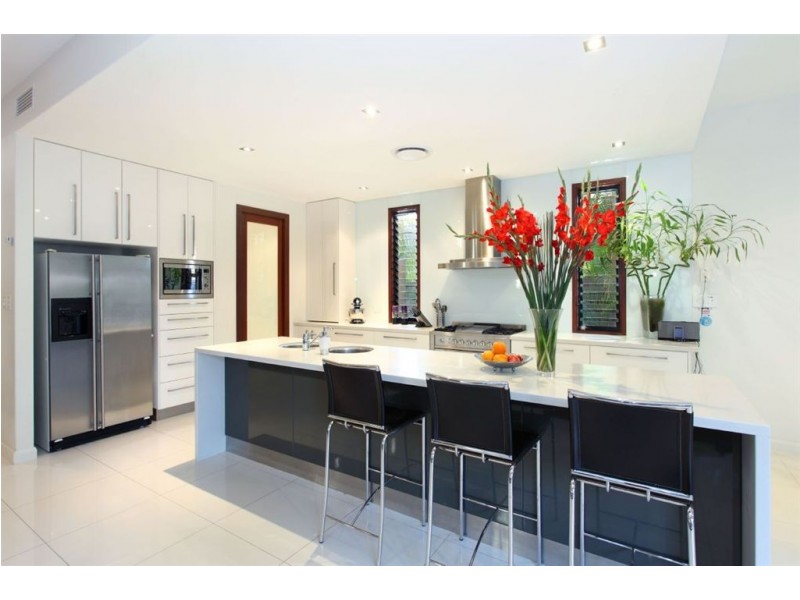 27 McDonald Street, Hawthorne QLD 4171