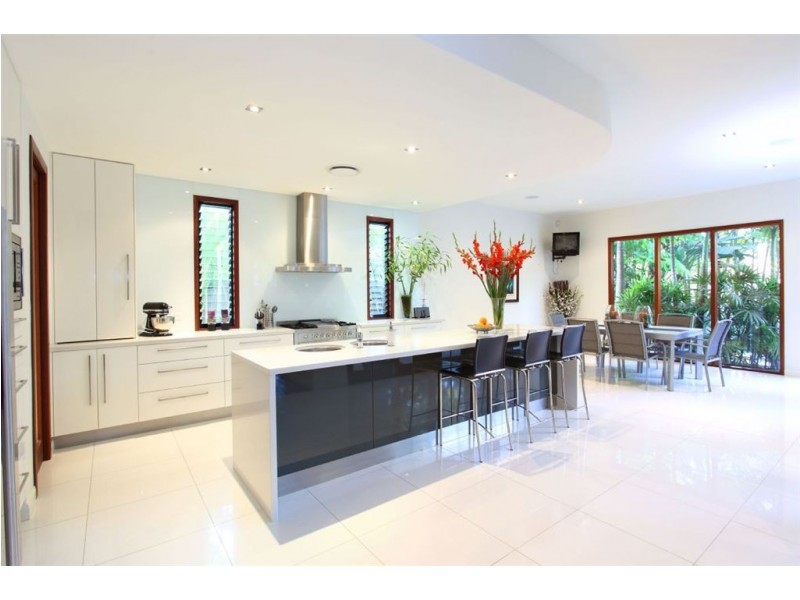 27 McDonald Street, Hawthorne QLD 4171