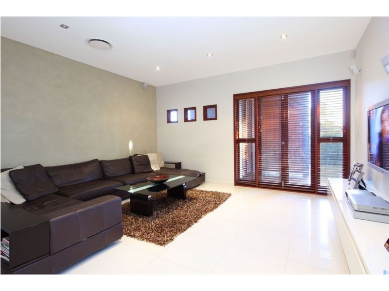 27 McDonald Street, Hawthorne QLD 4171