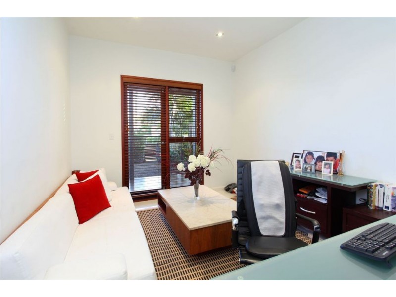 27 McDonald Street, Hawthorne QLD 4171