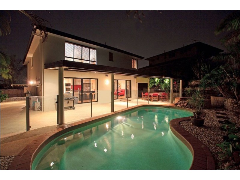 8 Piccadilly Place, Carindale QLD 4152