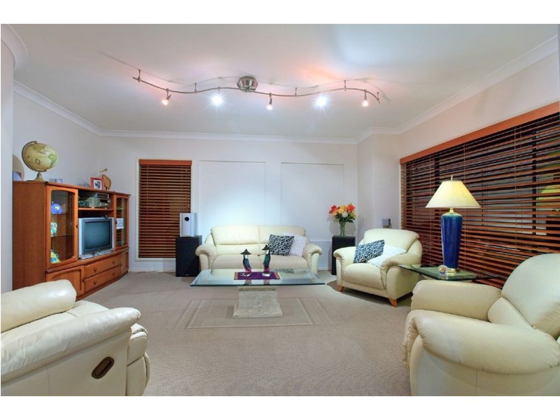 8 Piccadilly Place, Carindale QLD 4152