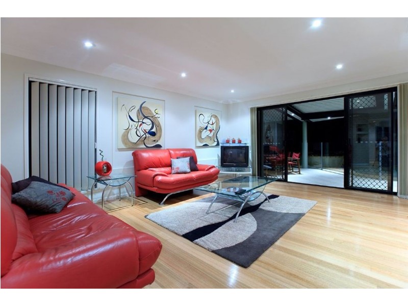 8 Piccadilly Place, Carindale QLD 4152