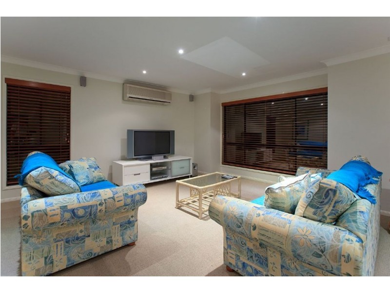 8 Piccadilly Place, Carindale QLD 4152