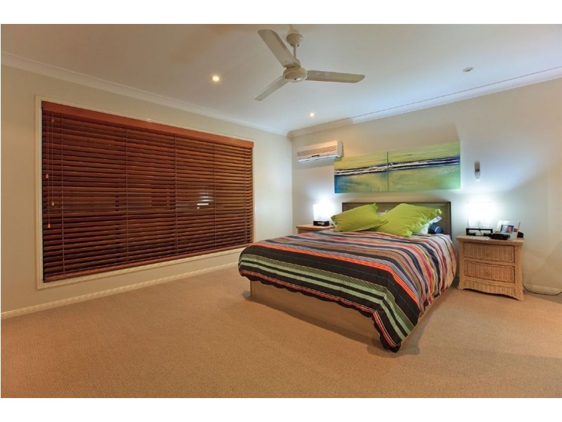 8 Piccadilly Place, Carindale QLD 4152