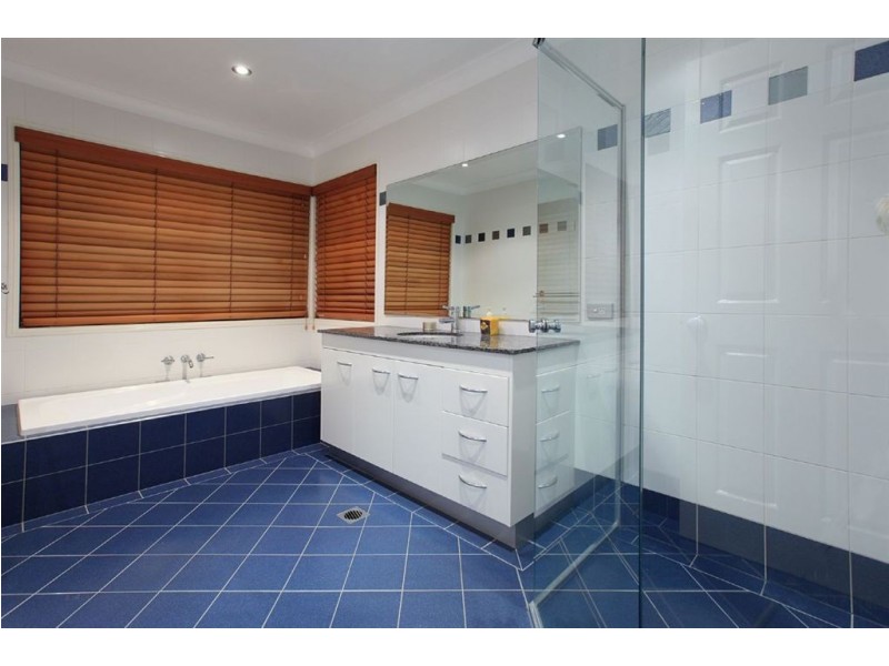 8 Piccadilly Place, Carindale QLD 4152