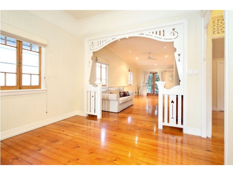 149 Macrossan Avenue, Norman Park QLD 4170