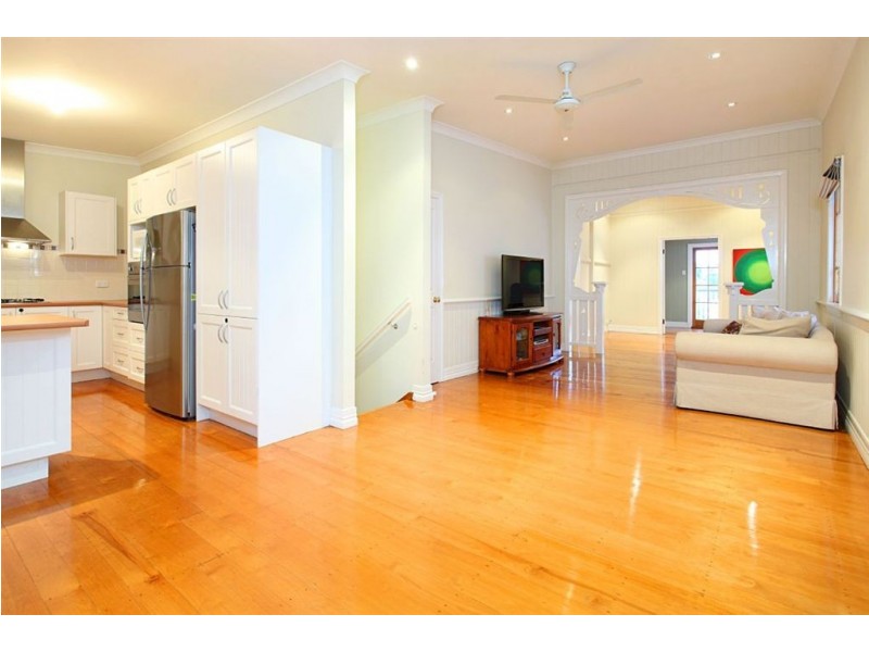 149 Macrossan Avenue, Norman Park QLD 4170