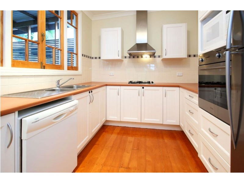 149 Macrossan Avenue, Norman Park QLD 4170