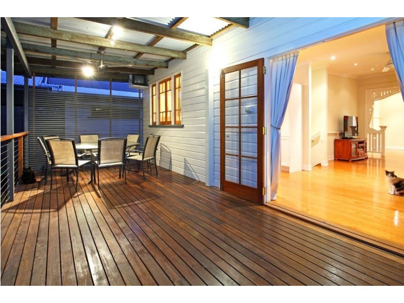 149 Macrossan Avenue, Norman Park QLD 4170