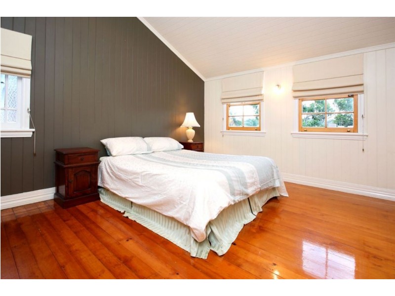 149 Macrossan Avenue, Norman Park QLD 4170