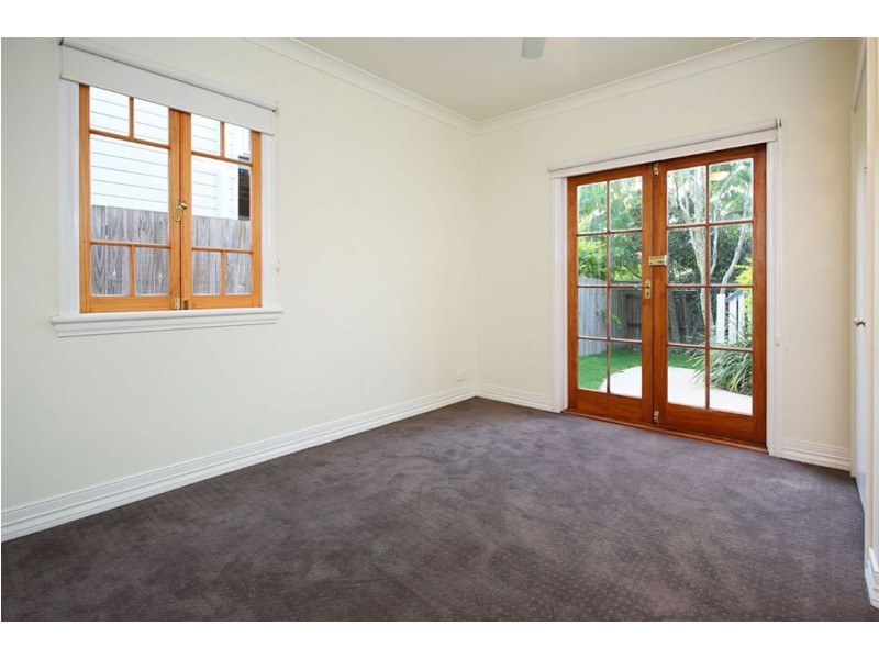 149 Macrossan Avenue, Norman Park QLD 4170