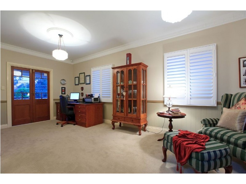 8 Camboor Street, Camp Hill QLD 4152