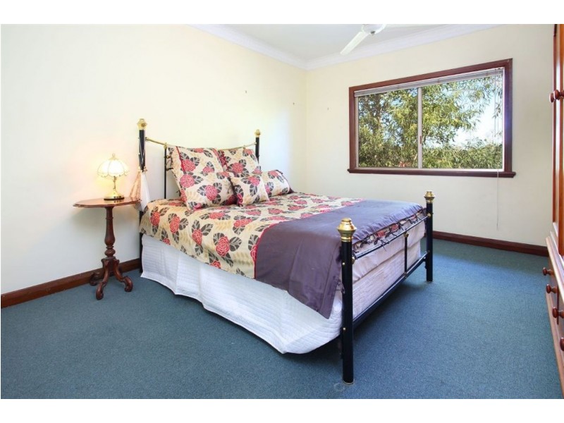 4 Pattison Avenue, Norman Park QLD 4170