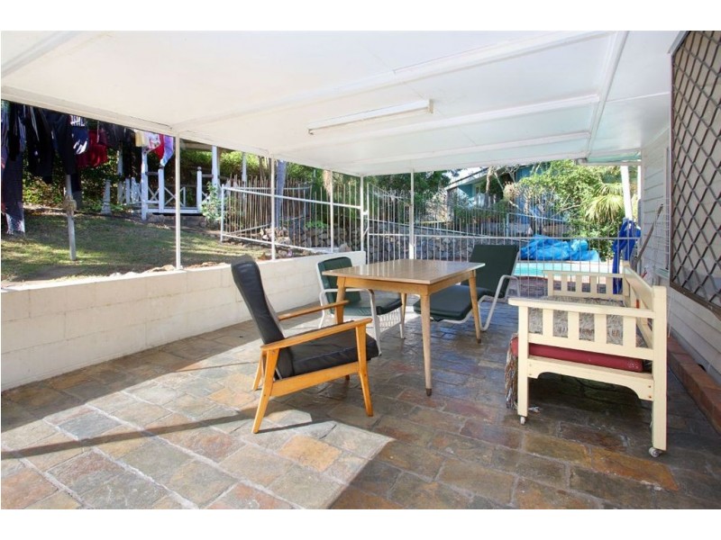 4 Pattison Avenue, Norman Park QLD 4170