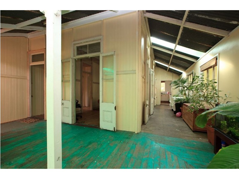 1 Virginia Avenue, Hawthorne QLD 4171