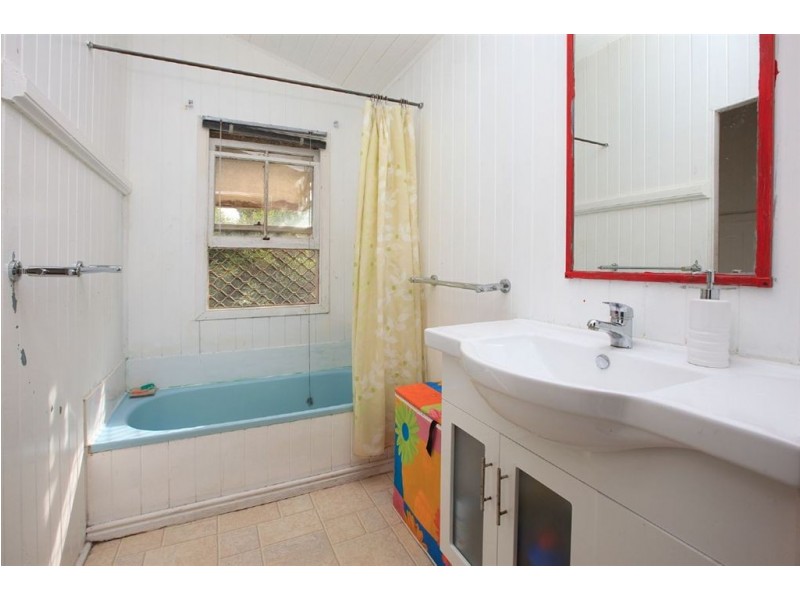 1 Virginia Avenue, Hawthorne QLD 4171