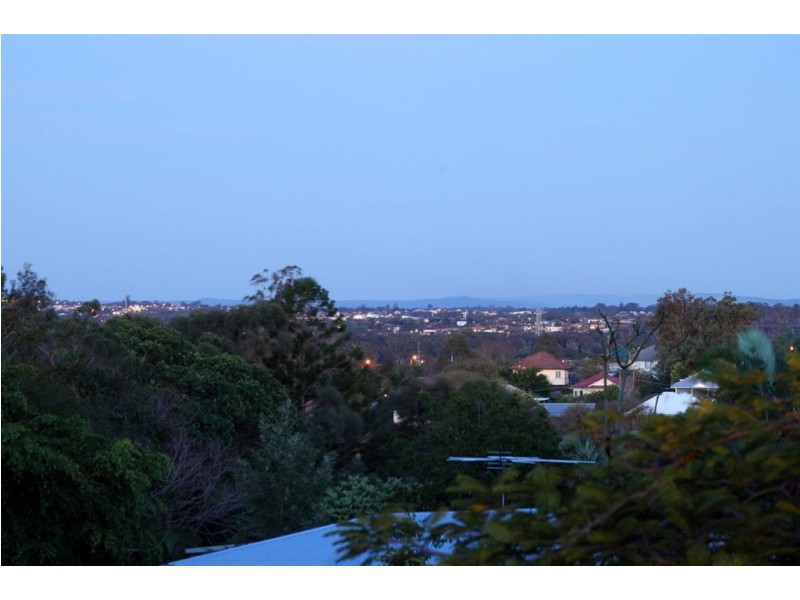 107 The Promenade, Camp Hill QLD 4152