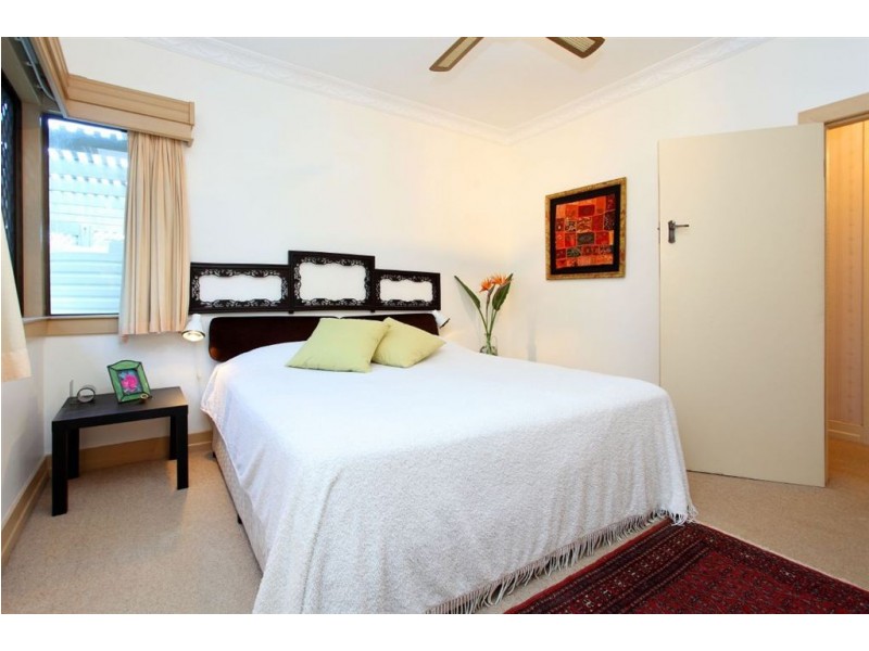 107 The Promenade, Camp Hill QLD 4152