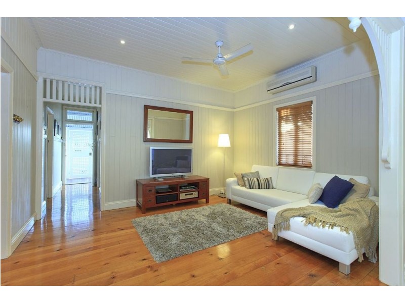 68 McIlwraith Avenue, Norman Park QLD 4170