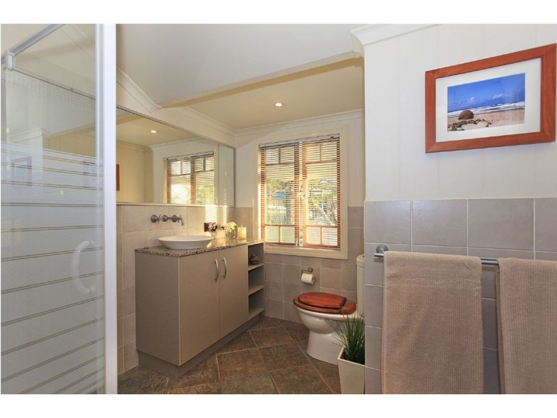 68 McIlwraith Avenue, Norman Park QLD 4170