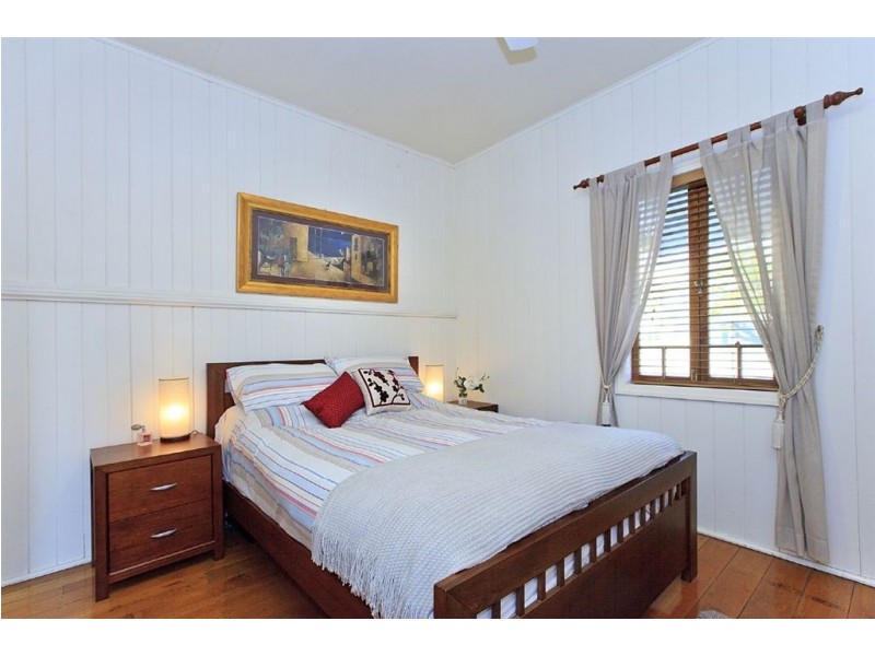 68 McIlwraith Avenue, Norman Park QLD 4170
