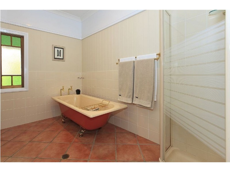 68 McIlwraith Avenue, Norman Park QLD 4170