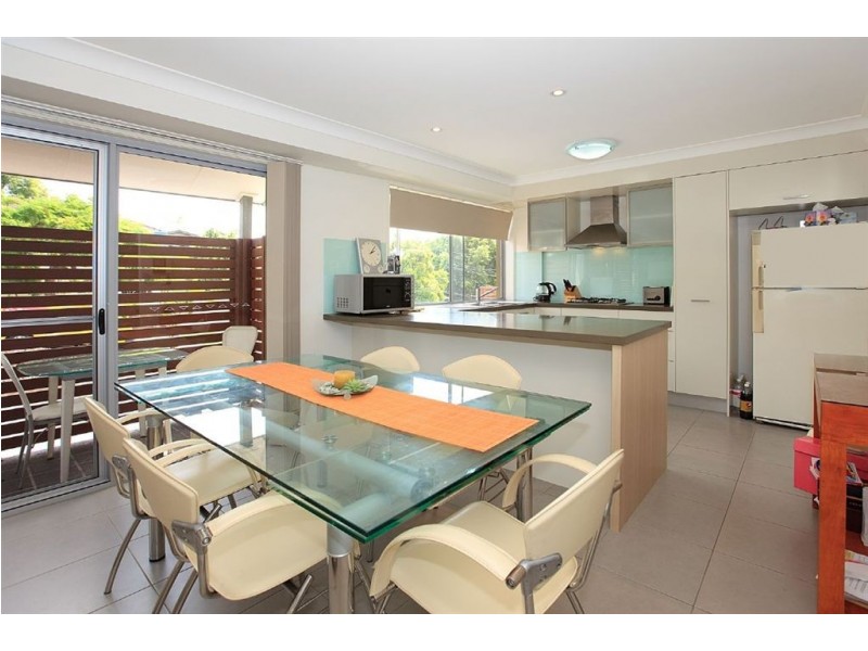 2/18 Horsington Street, Morningside QLD 4170