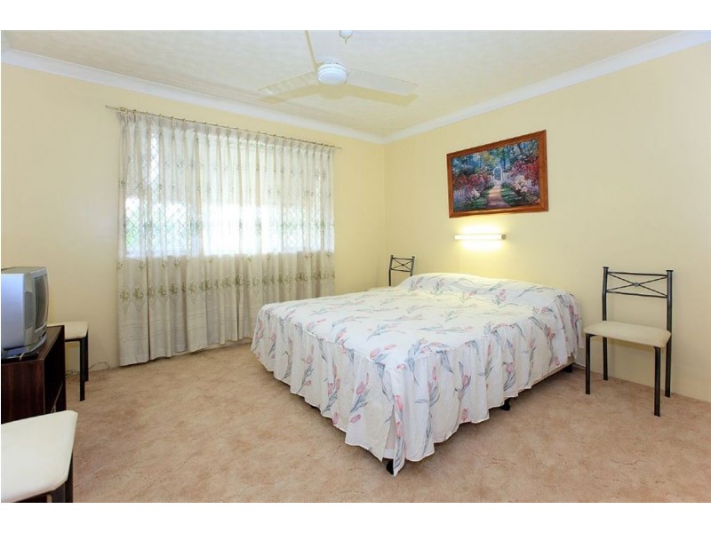 2/4 Weston Street, Coorparoo QLD 4151
