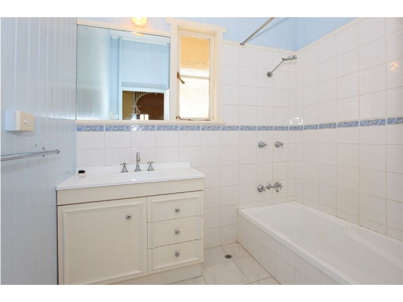 10 Bennetts Road, Camp Hill QLD 4152