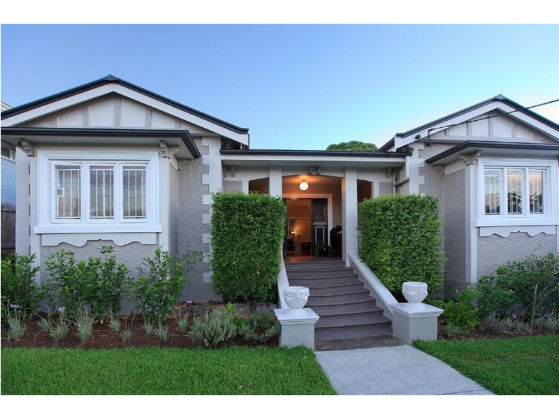 133 Macrossan Avenue, Norman Park QLD 4170