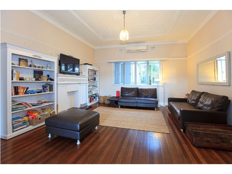 133 Macrossan Avenue, Norman Park QLD 4170