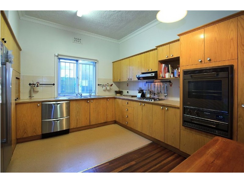 133 Macrossan Avenue, Norman Park QLD 4170