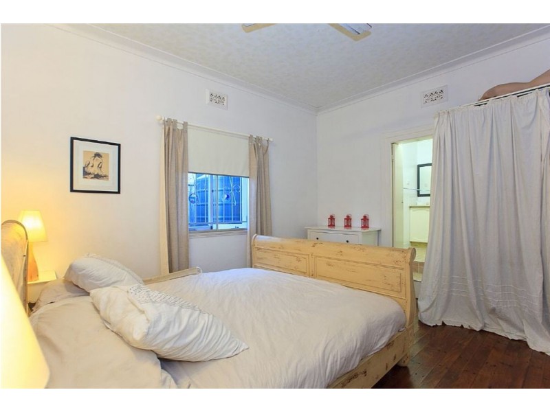 133 Macrossan Avenue, Norman Park QLD 4170