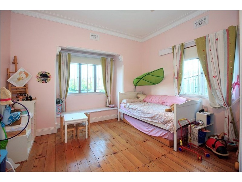 133 Macrossan Avenue, Norman Park QLD 4170