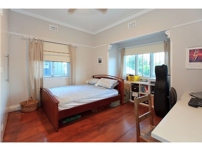 133 Macrossan Avenue, Norman Park QLD 4170