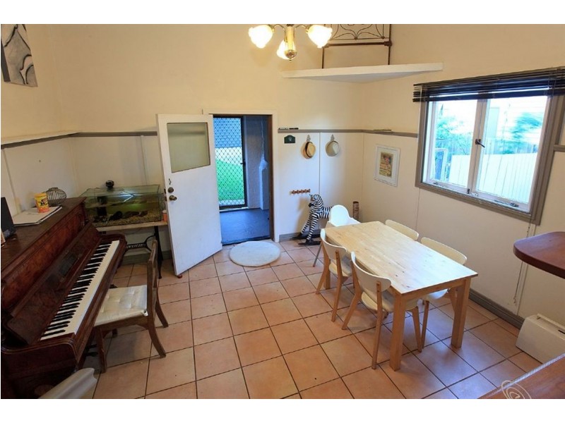 133 Macrossan Avenue, Norman Park QLD 4170