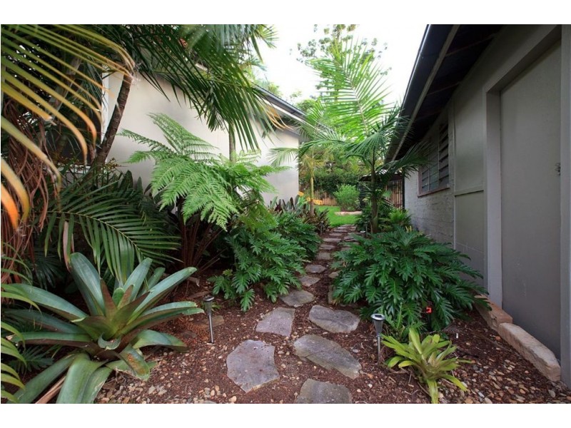 133 Macrossan Avenue, Norman Park QLD 4170