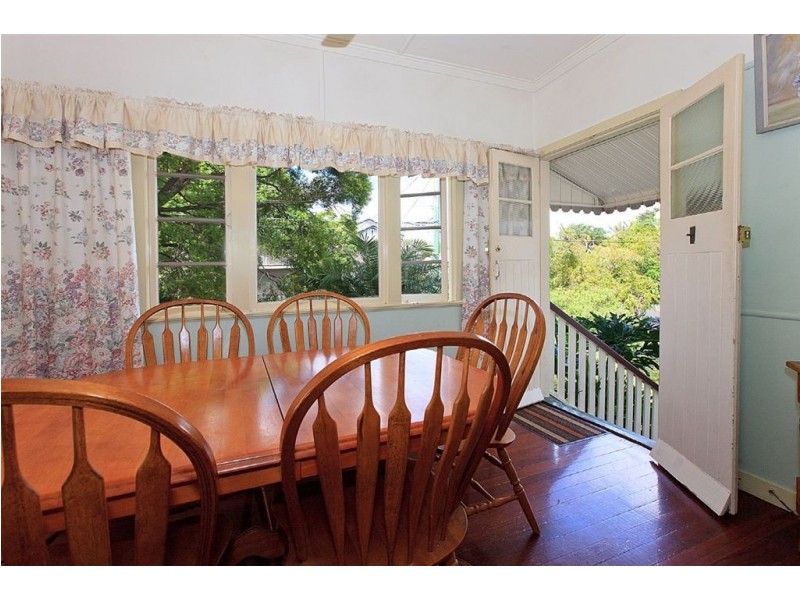 150 Morehead Avenue, Norman Park QLD 4170