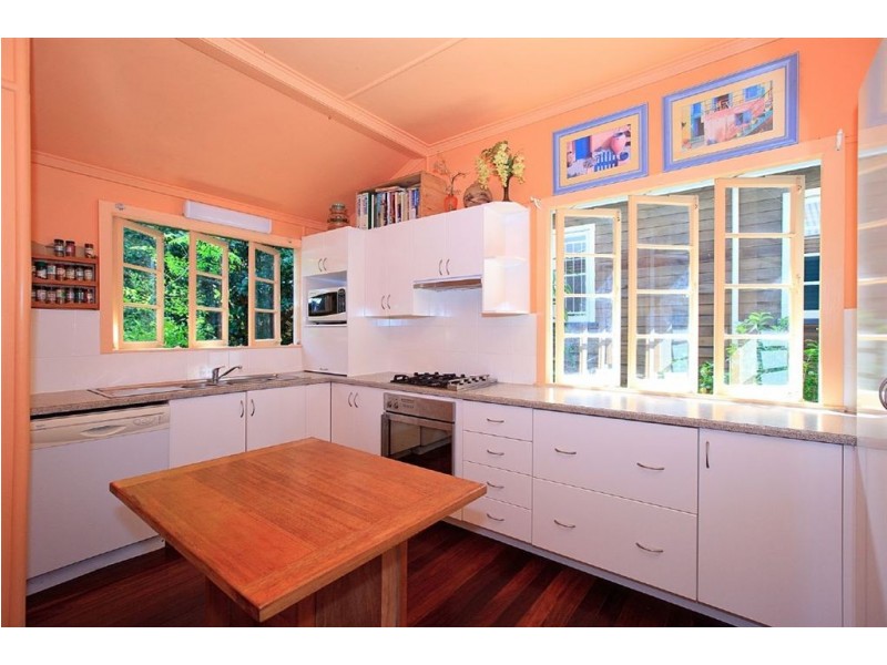 150 Morehead Avenue, Norman Park QLD 4170