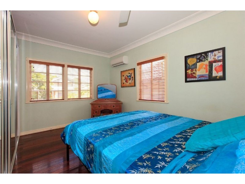150 Morehead Avenue, Norman Park QLD 4170