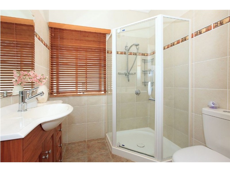 150 Morehead Avenue, Norman Park QLD 4170