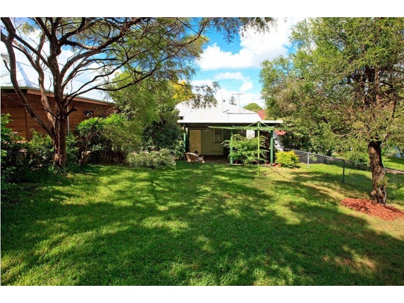 150 Morehead Avenue, Norman Park QLD 4170