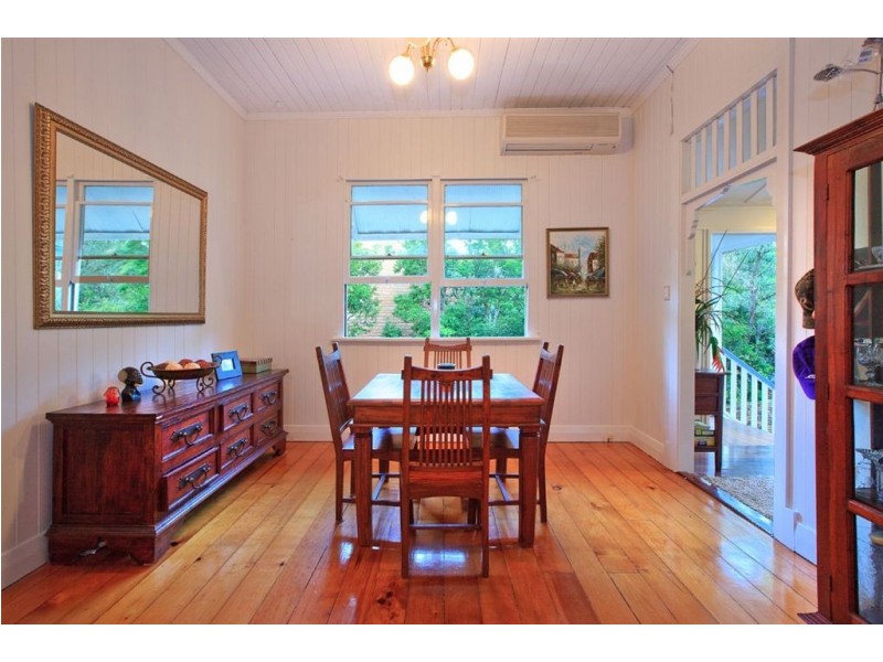 11 Dutton Street, Hawthorne QLD 4171