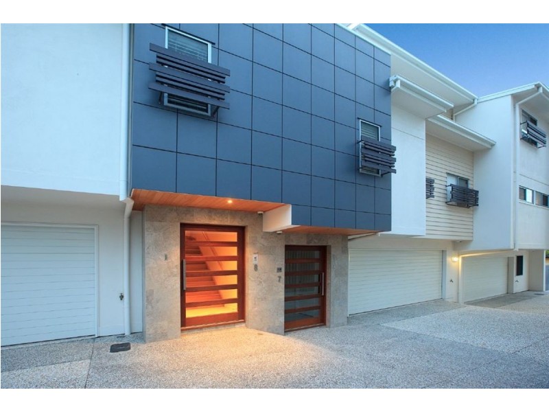 8/23 Collings Street, Balmoral QLD 4171