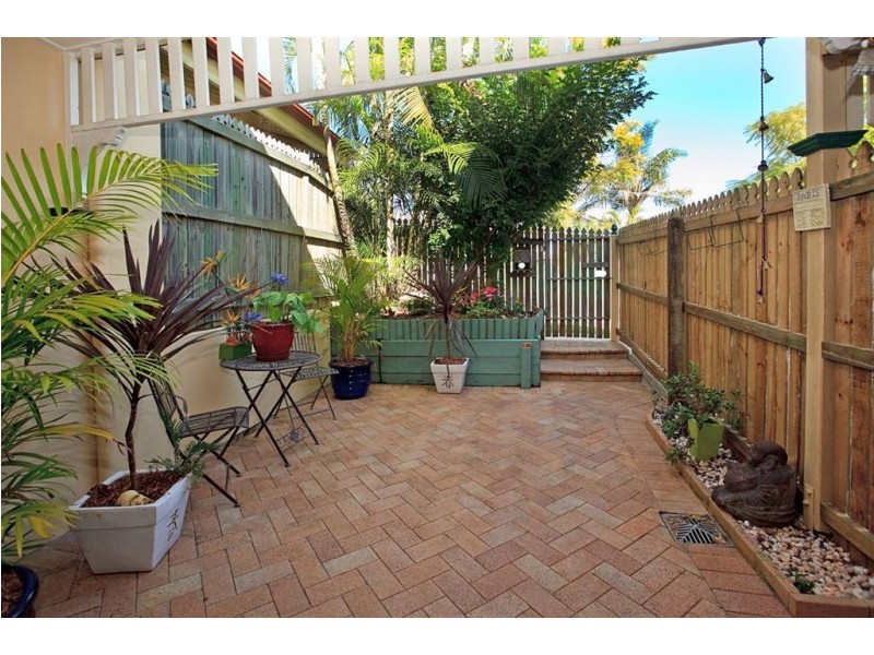 92B Overend Street, Norman Park QLD 4170