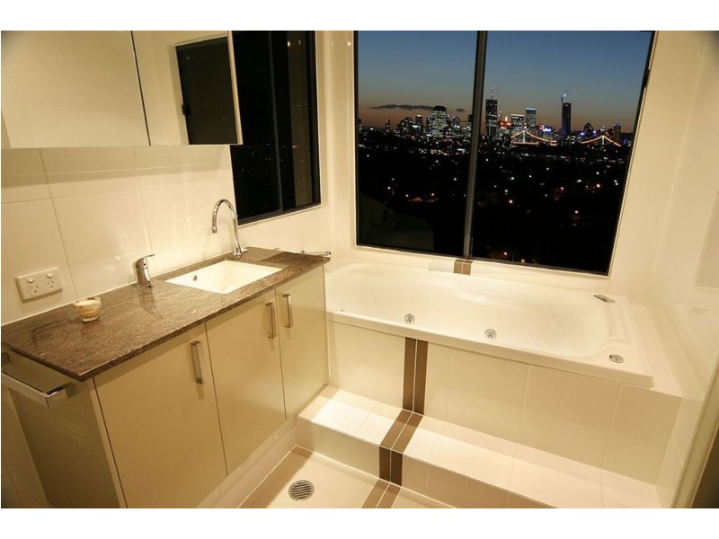 20 Wentworth Parade, Balmoral QLD 4171