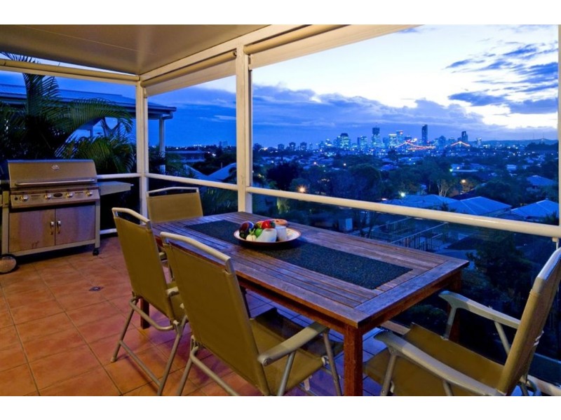 12 Dilkera Street, Balmoral QLD 4171